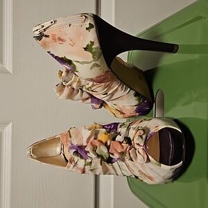 Jacqueline Ferrar Jovana Floral Heels